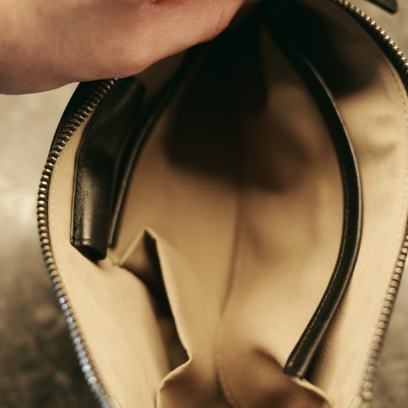 Grams28 109 Essential Case - Picture 5 of 5